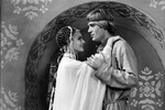 <b>«Подарок черного колдуна» (1978)</b><br>
Фильм, снятый по мотивам алтайской народной сказки, рассказывает о девушке Василисе (Елена Кондратьева) и ее возлюбленном Иване (Щербаков). Когда-то Василиса получила волшебный подарок от могущественного колдуна, но воспользовалась им неправильно, и теперь ей придется пройти огонь, воду и медные трубы, чтобы спасти своего любимого.
