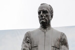 Памятник первому мэру Санкт-Петербурга Анатолию Собчаку на пересечении Большого проспекта и 26-й линии Васильевского острова, 2020 год