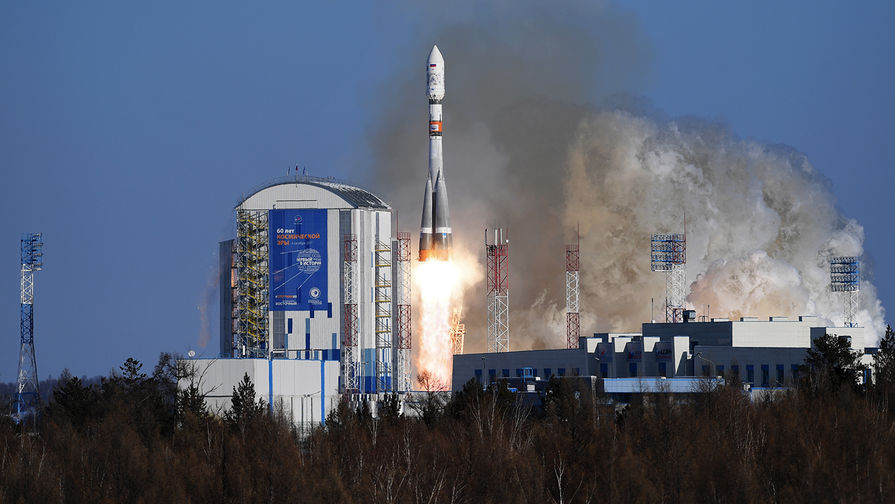 Запуск ракеты ракеты-носителя «Союз-2.1а» со спутниками на борту с космодрома «Восточный» в Амурской области, 1 февраля 2018 года