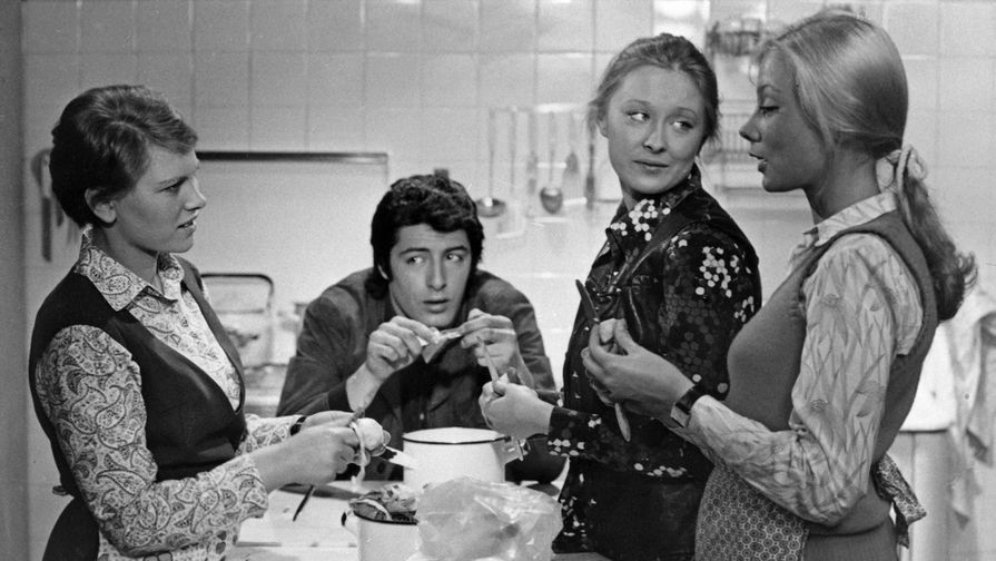 Кадр из&nbsp;художественного фильма &laquo;Дочки-матери&raquo;, 1974 год. Актриса Лариса Удовиченко вторая справа
