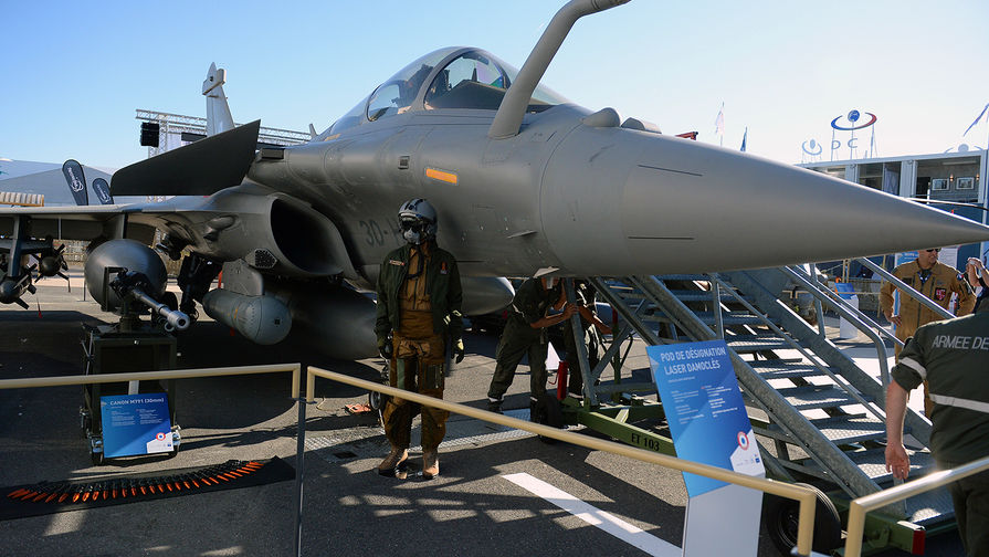 Французский многоцелевой истребитель четвертого поколения Rafale F3, разработанный французской компанией Dassault Aviation, представленный на Международном авиасалоне «Ле-Бурже – 2017» во Франции