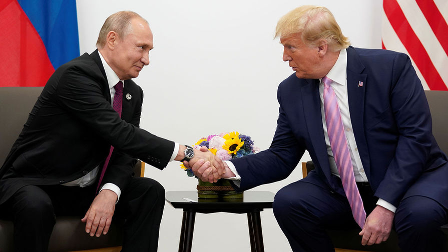 Президент России Владимир Путин и президент США Дональд Трамп во время встречи на полях саммита G20 в Осаке, 28 июня 2019 года