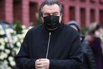 Алексей Учитель во время церемонии прощания с&nbsp;народной артисткой РСФСР Ириной Скобцевой на&nbsp;Новодевичьем кладбище в&nbsp;Москве, 22 октября 2020 года