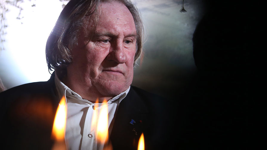 Актер Жерар Депардье во время дегустации вина в&nbsp;ресторане &laquo;Ласточка&raquo;