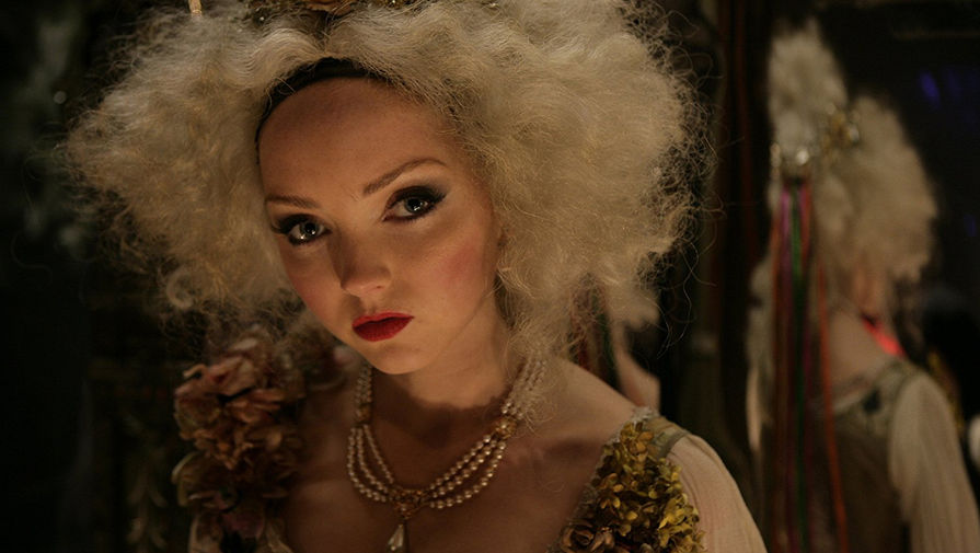 Лили Коул в фильме «Воображариум доктора Парнаса» (2009)