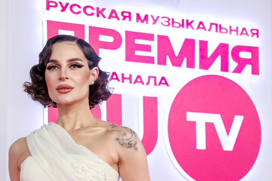 Певица Seville (Севиль Велиева&nbsp;- солистка группы Artik & Asti) на&nbsp;XIII Русской музыкальной премии телеканала RU.TV в&nbsp;Дворце гимнастики Ирины Винер &ndash;Усмановой, 22&nbsp;мая 2024&nbsp;года