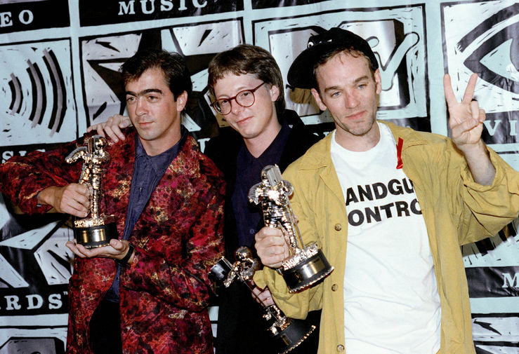 Участники группы R.E.M. после церемонии награждения премии MTV Video Music Awards в&nbsp;Калифорнии, 1991 год