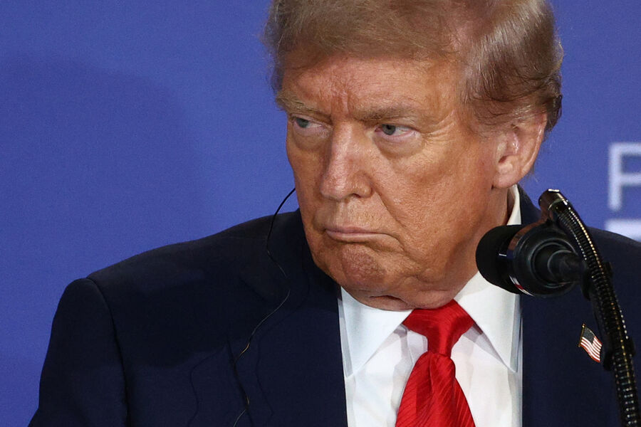 Президент США Дональд Трамп во время совместной с&nbsp;президентом РФ Владимиром Путиным пресс-конференции по&nbsp;итогам переговоров на&nbsp;военной базе Эльмендорф&nbsp;- Ричардсон на&nbsp;Аляске, 16&nbsp;августа 2025&nbsp;года
