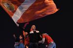 Игрок «Спартака» Денис Глушаков (третий слева) присоединился к перформансу у стадиона «Открытие Арена» в честь досрочной победы в чемпионате России