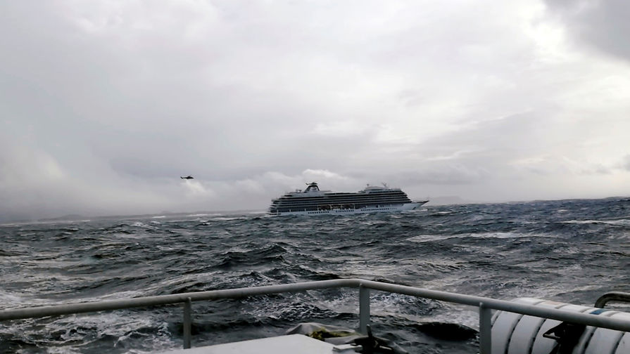 Круизный лайнер VIKING SKY у берегов Норвегии, 23 марта 2019 года