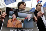Поезда на станции метро «Академия наук» не останавливались, люди шли пешком от соседних станций, пишет «Хартия-97», в то время как «Белапан» говорит об усиленных нарядах милиции на этой станции метро.