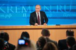 Владимир Путин во время пресс-конференции в ЦМТ