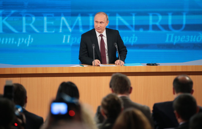 Владимир Путин во время пресс-конференции в ЦМТ
