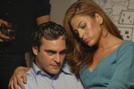 Хоакин Феникс и Ева Мендес в кадре из фильма «Хозяева ночи» (2007)