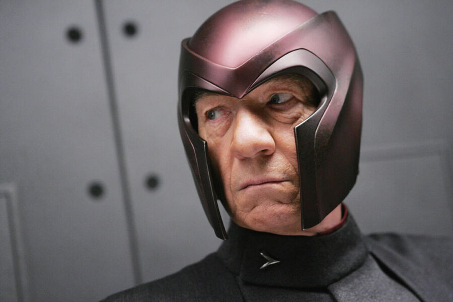 <b>Франшиза “Люди Икс”</b>
<br><br>
В&nbsp;экранизации комиксов Marvel “Люди Икс” Иэн Маккеллен предстал в&nbsp;образе мутанта и суперзлодея Эрика Леншерра, более известного как Магнето. В&nbsp;детстве герой Маккеллена пережил Холокост и открыл в&nbsp;себе способность манипулировать металлом, а когда вырос – провозгласил себя Магнето и объявил войну человечеству, став террористом номер один. В&nbsp;общей сложности актер сыграл персонажа в&nbsp;четырех фильмах франшизы.
