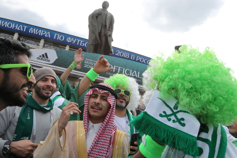 Болельщики сборной Саудовской Аравии перед&nbsp;матчем группового этапа чемпионата мира по&nbsp;футболу между&nbsp;сборными России и Саудовской Аравии, 14&nbsp;июня 2018&nbsp;года