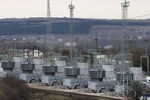 Газотурбинный генератор в поселке Строгановка Симферопольского района, запущенный после подрыва линии электропередачи на территорию полуострова Крым