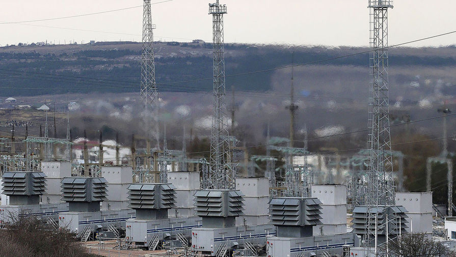 Газотурбинный генератор в поселке Строгановка Симферопольского района, запущенный после подрыва линии электропередачи на территорию полуострова Крым