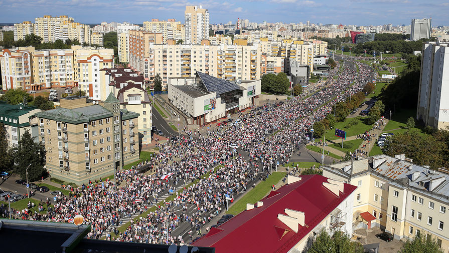 Участники оппозиционного &laquo;Марша героев&raquo; в&nbsp;Минске, 13 сентября 2020 года