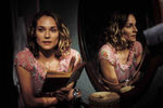 <b>Кадр из фильма «Одержимость» (2004)</b>
<br><br>
По сюжету драмы “Одержимость” шотландского режиссера Пола Макгигана героиня в исполнении Крюгер уходит от молодого человека «по-английски». Однако через несколько лет, когда у каждого из них уже есть своя жизнь, герои осознают, что до сих пор любят друг друга. И ищут встречи.
