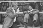 В 1963 году Федерико Феллини удостоился Большого приза Московского международного кинофестиваля за фильм «Восемь с половиной» как раз благодаря Чухраю, который был председателем жюри. Руководство «Госкино» настаивало, чтобы главную награду фестиваля получила советская производственная драма «Знакомьтесь, Балуев».
<br><br>Чухрай, пойдя на серьезный конфликт, рискуя карьерой и партбилетом, все-таки добился, что приз дали итальянскому режиссеру. На награждении Феллини сказал: «На разных фестивалях мира я получил 270 наград, но эта награда мне особенно дорога, потому что я получил ее в советской стране!»
<br><br>На фото: момент съемок картины «Жизнь прекрасна» 