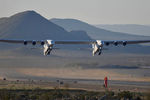 Самый большой в мире самолет-носитель Stratolaunch Model 351, 13 апреля 2019 года