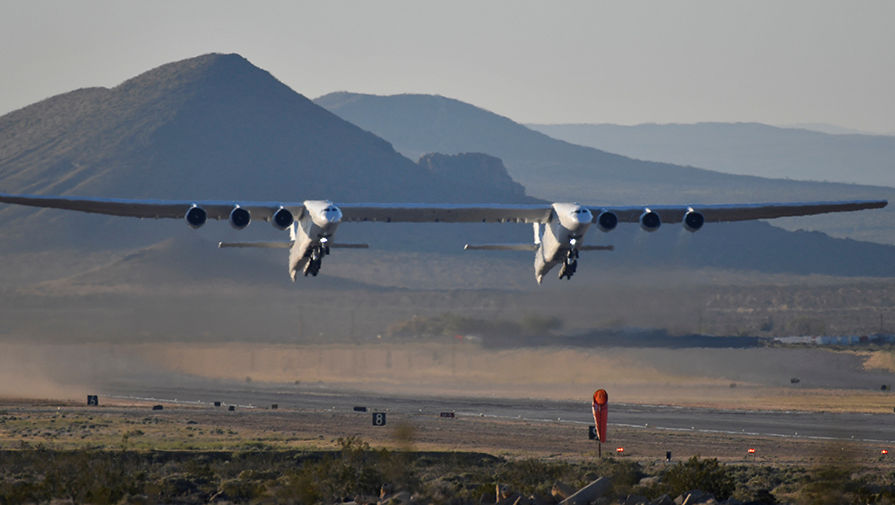 Самый большой в мире самолет-носитель Stratolaunch Model 351, 13 апреля 2019 года