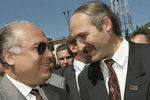 8 июля 1994 год. Председатель правительства РФ Виктор Степанович Черномырдин и кандидат в президенты Белоруссии Александр Григорьевич Лукашенко во время празднования 50-летия освобождения Белоруссии от немецко-фашистских захватчиков