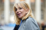 Кортни Лав на Paris Fashion Week, 2023 год