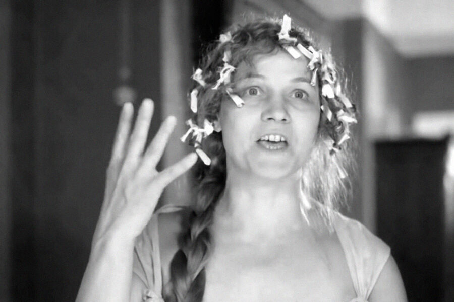 <b>«Собачье сердце» (1988)</b>
<br><br>
Как говорил о&nbsp;Руслановой режиссер картины Владимир Бортко, снявший ее в&nbsp;пяти своих фильмах, «она на&nbsp;самом деле ничего не играла», и на&nbsp;экране, и на&nbsp;сцене была именно такой, как в&nbsp;жизни.
