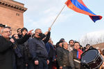 Оппозиционный политик Вазген Манукян во время митинга в центре Еревана, 25 февраля 2021 года
