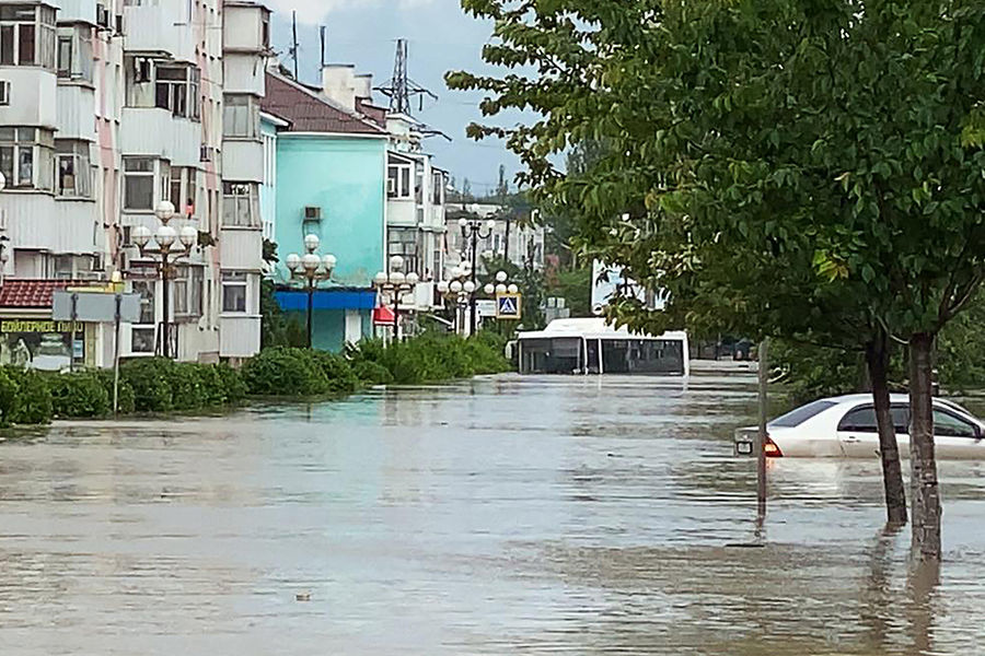 Одна из&nbsp;затопленных улиц в&nbsp;Керчи, 17&nbsp;июня 2021&nbsp;года 