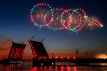 Салют над Невой во время ежегодного праздника выпускников «Алые паруса», 29 июня 2024 года