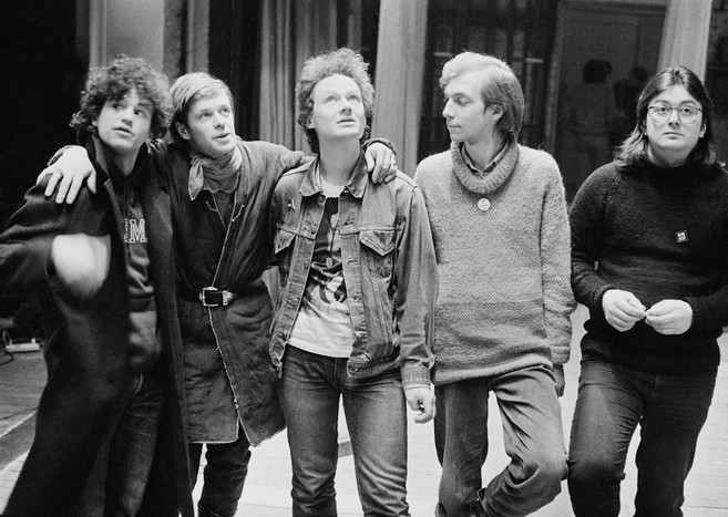 Рок-группа &laquo;Аквариум&raquo; существует с&nbsp;1973 года. Ансамбль был создан студентом факультета математики Ленинградского государственного университета имени А.А. Жданова Борисом Гребенщиковым (признан в РФ иностранным агентом), который стал его лидером, автором музыки и текстов. На&nbsp;снимке слева направо: Петр Трощенков, Борис Гребенщиков (признан в РФ иностранным агентом), Александр Титов, Вячеслав Егоров, Андрей Романов. 1987&nbsp;год