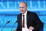 Владимир Путин во время пресс-конференции в ЦМТ