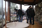 В одной из комнат оставленной резиденции президента Украины Виктора Януковича «Межигорье» под Киевом
