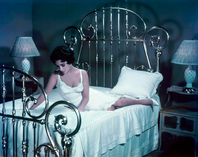 Элизабет Тейлор в&nbsp;фильме «Кошка на&nbsp;раскаленной крыше» (1958)