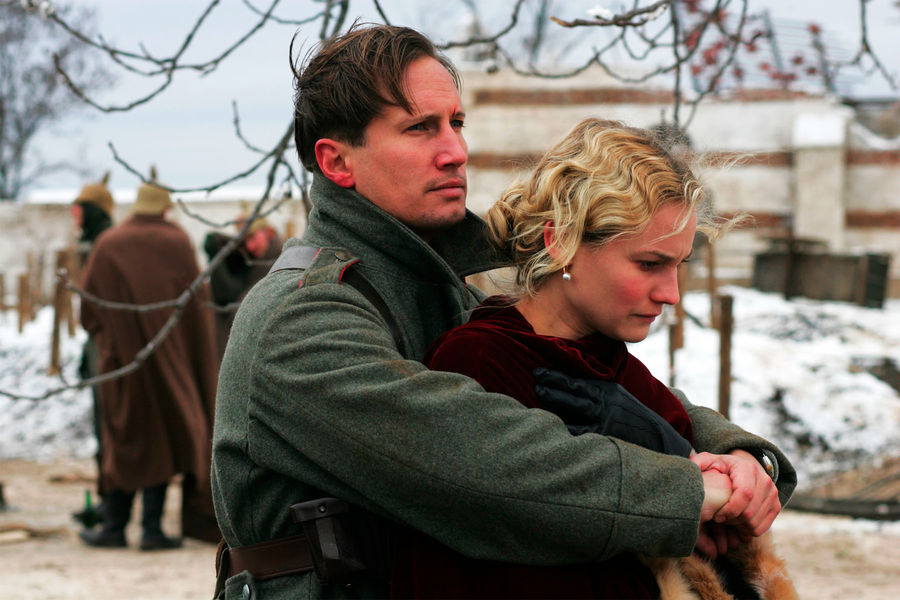 <b>Кадр из&nbsp;фильма &laquo;Счастливого рождества&raquo; (2005)</b>
<br><br>
Роль в&nbsp;военной драме “Счастливого рождества” актриса считает одной из&nbsp;лучших в&nbsp;своей карьере: Крюгер сыграла певицу Анну Соренсен, которая приезжает на&nbsp;фронт во время Первой мировой войны. Картина была номинирована на&nbsp;“Оскар” в&nbsp;категории “Лучший фильм на&nbsp;иностранном языке”.