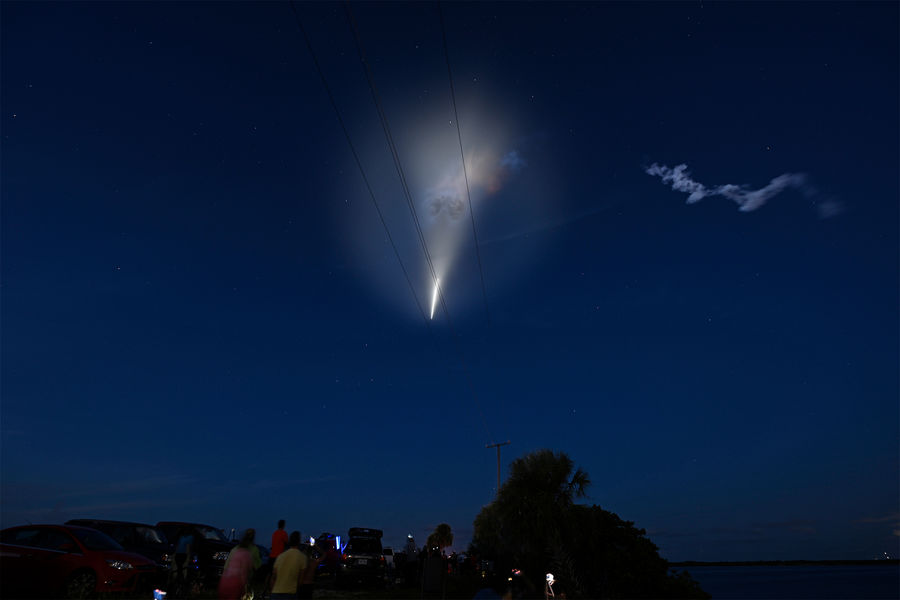 The Inspiration 4&nbsp;civilian crew aboard a Crew Dragon capsule and SpaceX Falcon 9&nbsp;rocket launches from Pad 39A at the Kennedy Space Center in Cape Canaveral, Florida, September 15, 2021. REUTERS/Steve Nesius