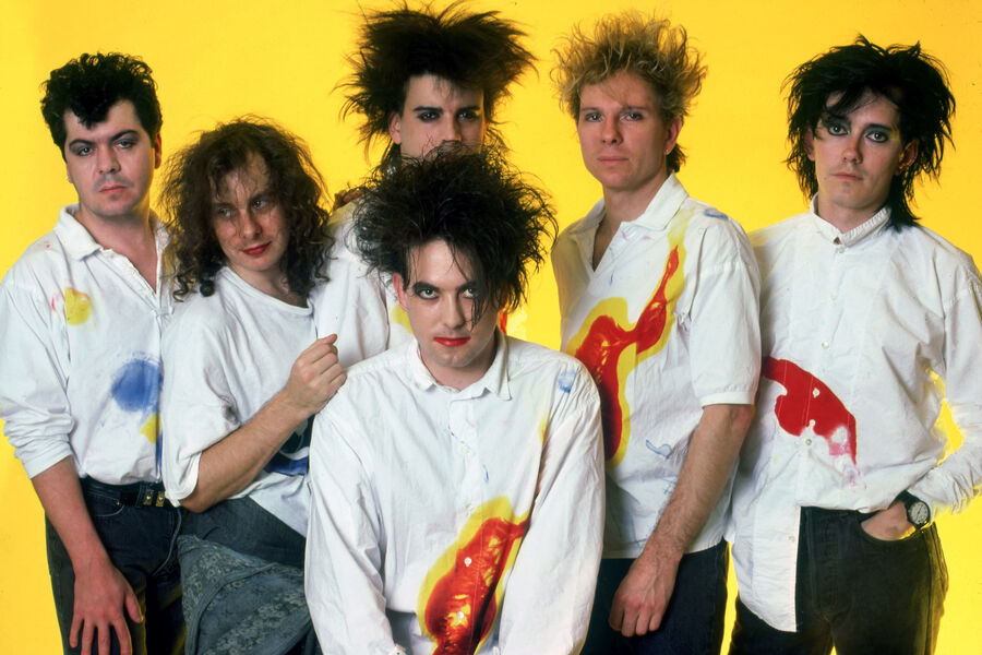 Роберт Смит (в центре) с&nbsp;группой The Cure, 1987&nbsp;год