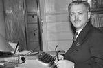 Сергей Михалков в рабочей обстановке