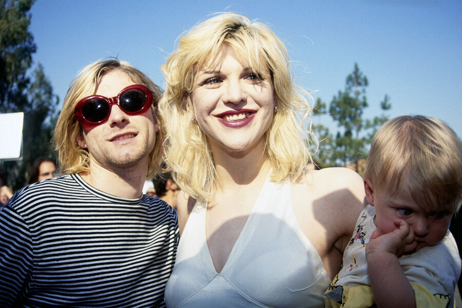 Курт Кобейн и Кортни Лав со своей дочерью перед&nbsp;церемонией MTV Video Music Awards, 1993&nbsp;год