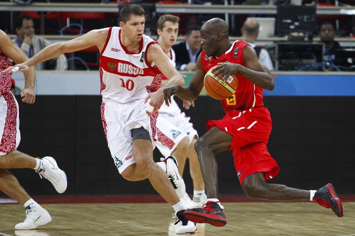 Паулу рвется к&nbsp;кольцу сборной России. На&nbsp;его пути встал Виктор Хряпа