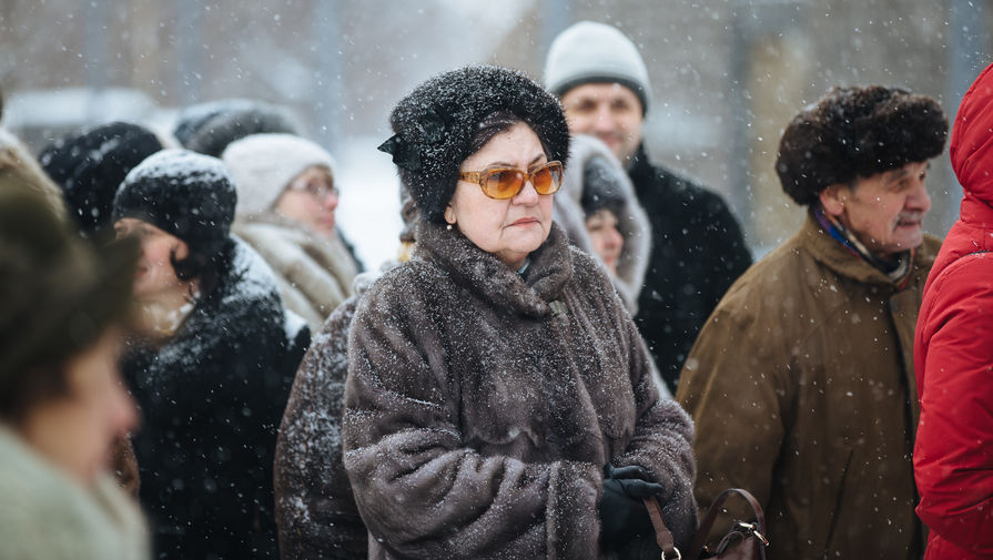 Очередь на выставку работ Валентина Серова