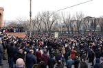 Сторонники оппозиции во время митинга в центре Еревана, 25 февраля 2021 года