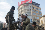 Боевики-повстанцы празднуют победу в Хомсе, Сирия, 8 декабря 2024 года
