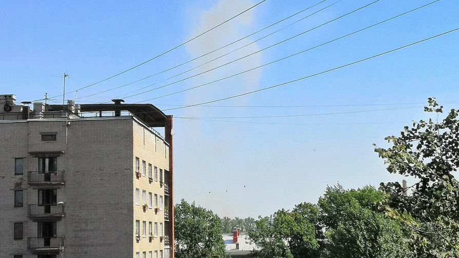 Дым после взрыва на&nbsp;Литовской улице в&nbsp;Санкт-Петербурге, 17 июля 2018 года