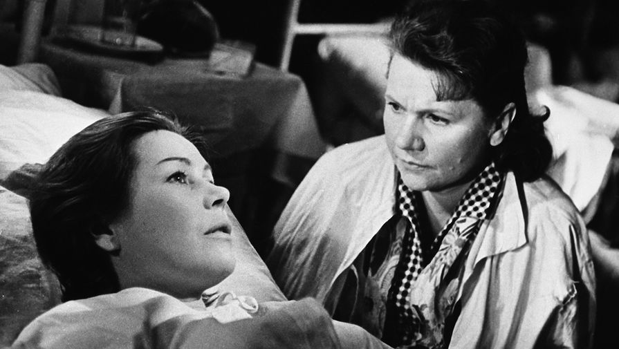 Кадр из&nbsp;фильма &laquo;Женщины&raquo;, 1966 год В&nbsp;ролях Инна Макарова (слева) и Нина Афанасьевна Сазонова