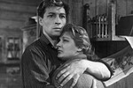Кадр из фильма «Дело было в Пенькове» (режиссер Станислав Ростоцкий). Вячеслав Тихонов в роли Матвея, Светлана Дружинина в роли Ларисы, 1958 год 