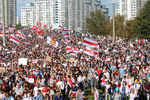 Участники оппозиционного «Марша героев» в Минске, 13 сентября 2020 года